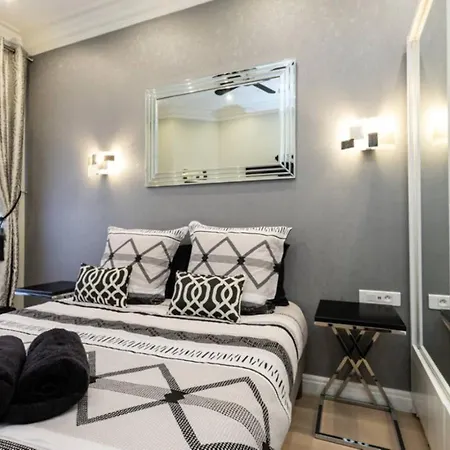 Mobility Lease 2br 2ba 2 Kitchens 2 Balconies In Old Town