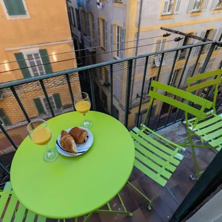 Mobility Lease 2br 2ba 2 Kitchens 2 Balconies In Old Town Сasa de vacaciones Niza