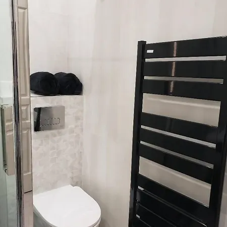 Сasa de vacaciones Mobility Lease 2br 2ba 2 Kitchens 2 Balconies In Old Town Niza