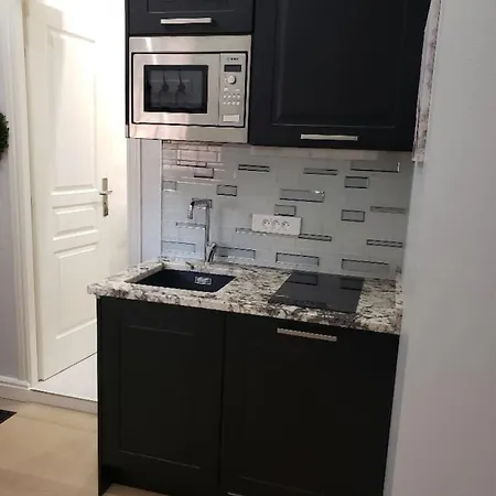 Mobility Lease 2br 2ba 2 Kitchens 2 Balconies In Old Town Niza